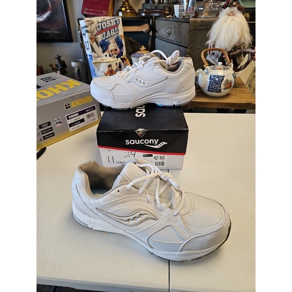 Saucony Womens Shoes Progrid Integrity ST2 Size 11 2E WhitecNew W/ Box
